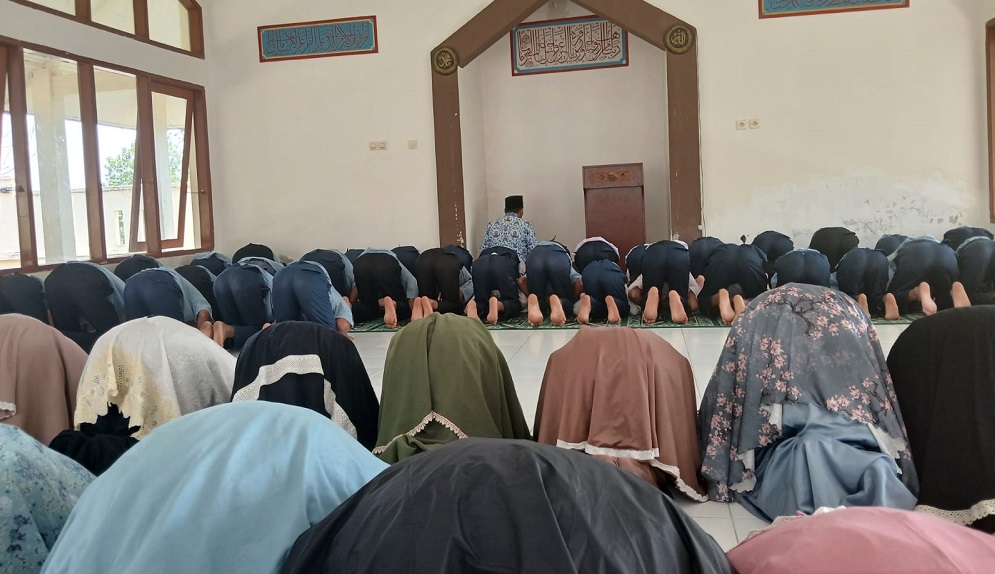 Guru dan Peserta didik Melaksanakan Shalat Duha setiap Jumat Pagi