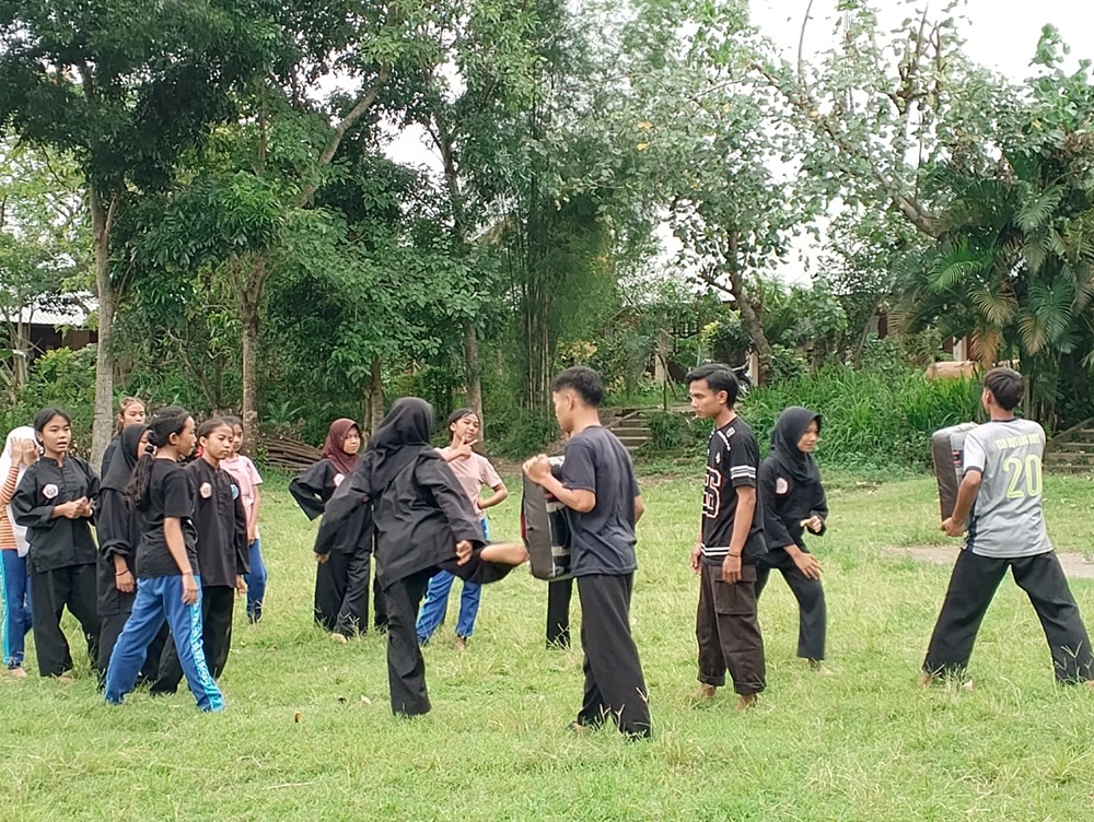 Kegiatan ekstrakulikuler pencak silat 