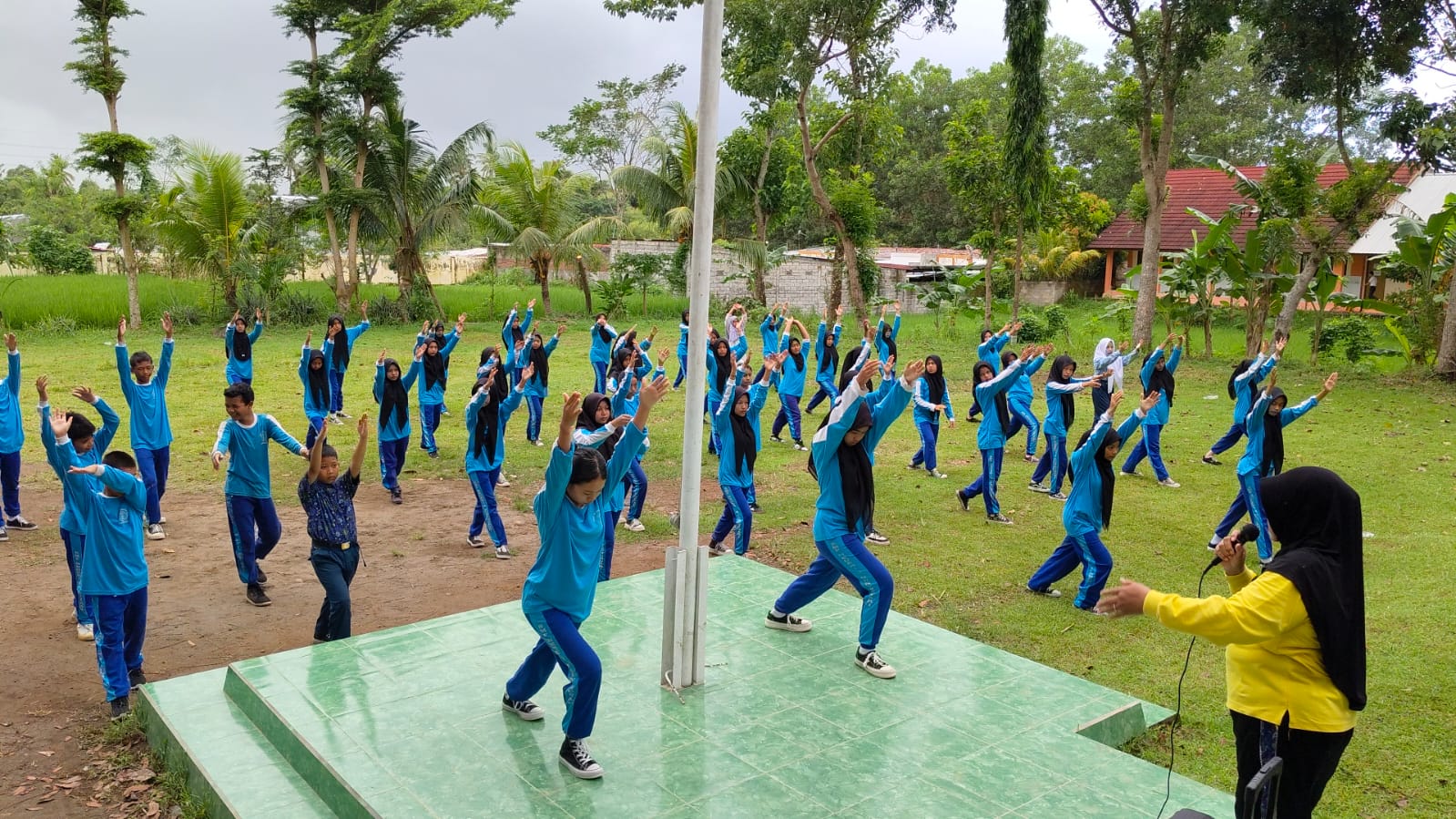 Senam Anak Indonesia Hebat