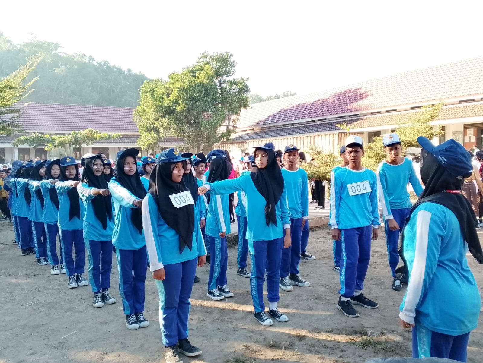Lomba Gerak Jalan Tepat waktu SMPN 4 Gunungsari