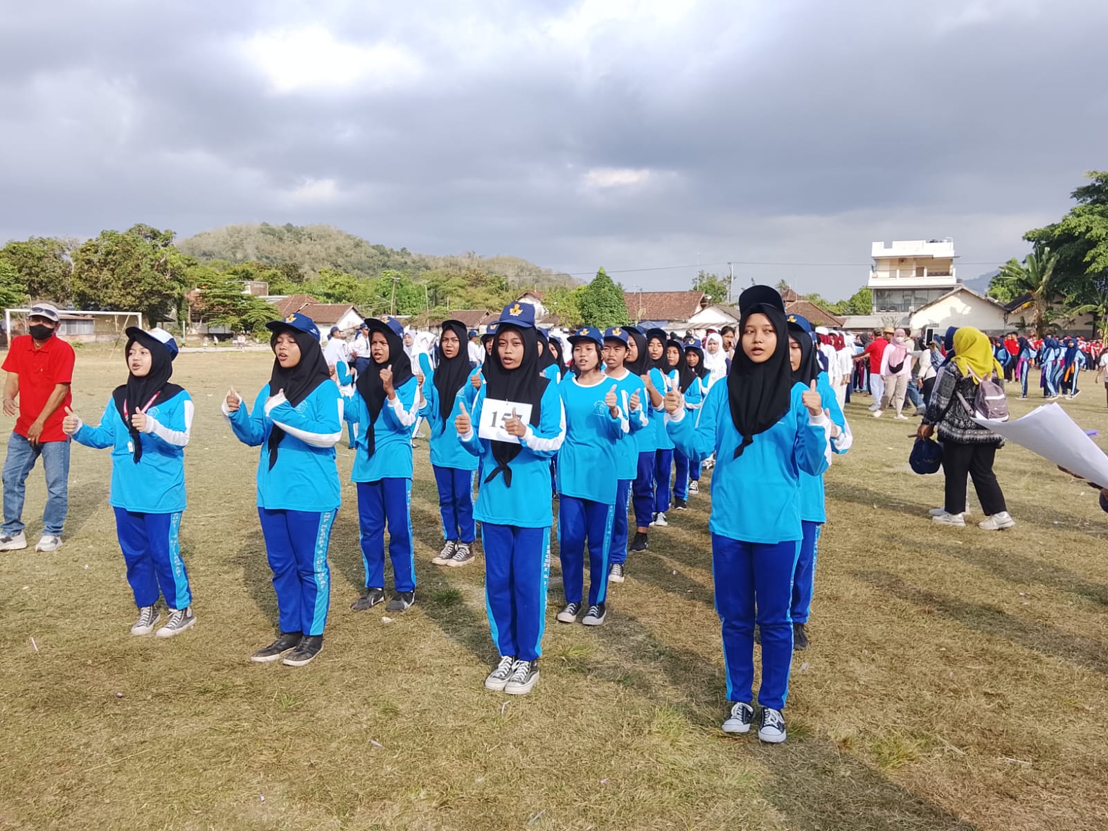 Gerak Jalan Tepat Waktu-Gerung Giri Menang
