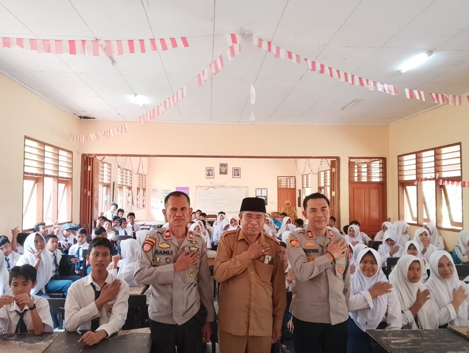 Kunjungan Bapak KAPOLSEK Gunungsari ke SMPN 4 Gunungsari